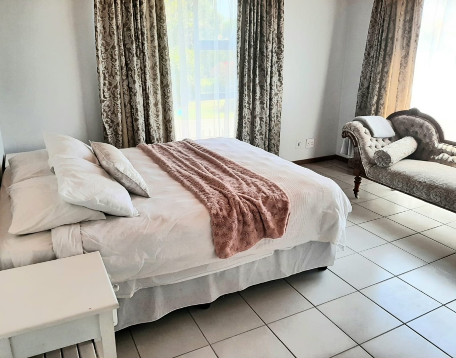 6 Bedroom Property for Sale in Bayview Western Cape